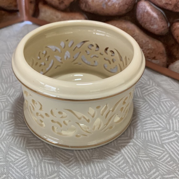 LENOX SET OF (2) Cream  Pierced  Cut Out Votive Candle Holder With Gold Trim - Picture 6 of 10